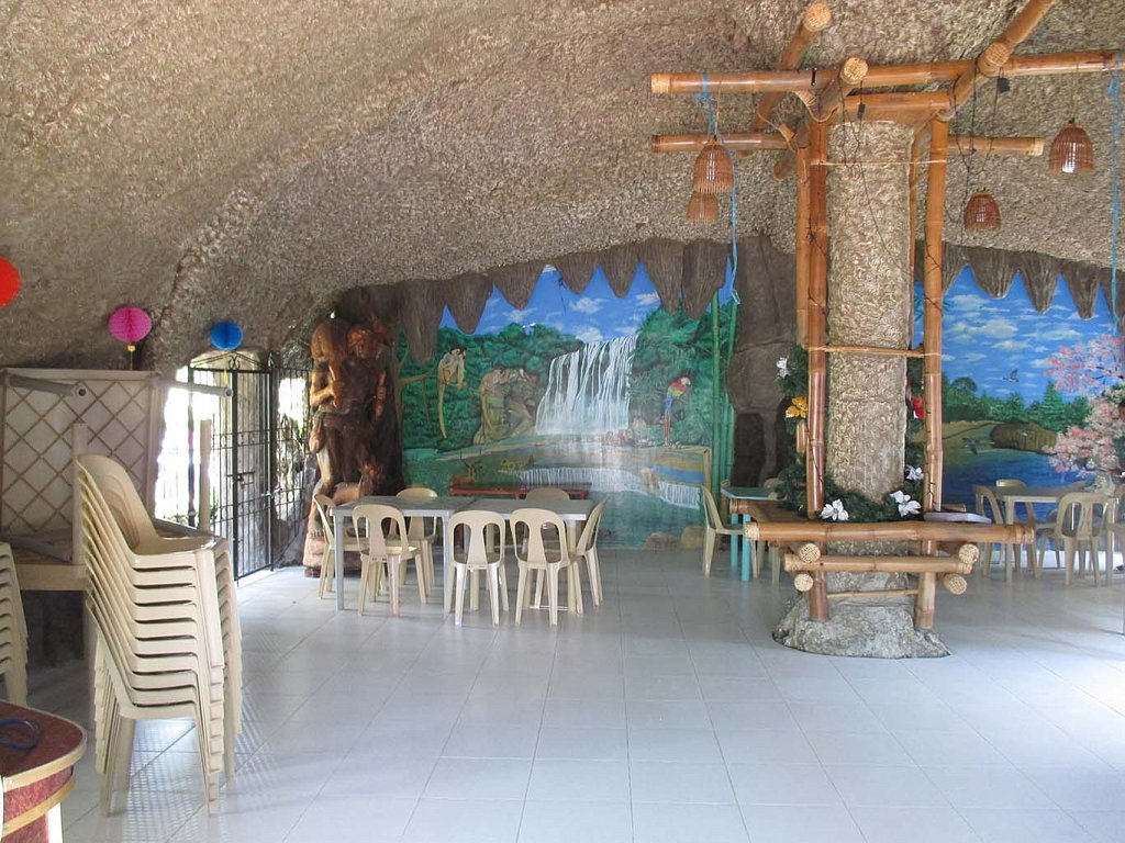 Cave-Bar-16.JPG